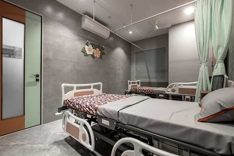 Post-operative care Room of Best Female Gynecologist in Surat
